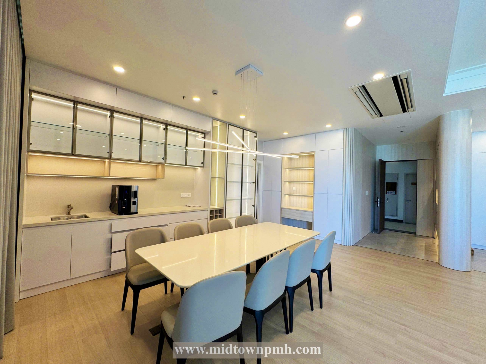 Midtown penthouse for rent - 272m2- river view - full modern furniture